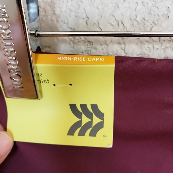 Target All in motion high-rise capri - Picture 4 of 5